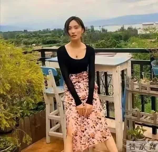 离婚后的金喜彻底开挂,从70平出租房搬进别墅,脱离李亚鹏更加好