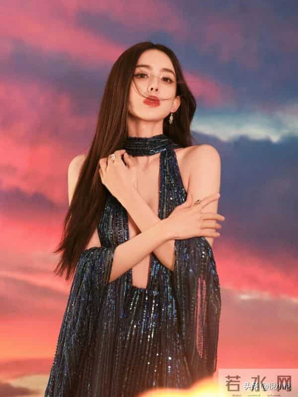 古力娜扎真的从头美到脚，不愧是战袍之神