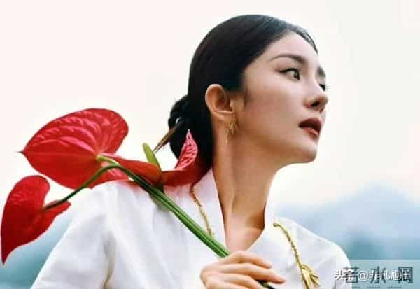 刘恺威没想到，香港大火1天后，杨幂因一个特殊举动实现口碑暴涨