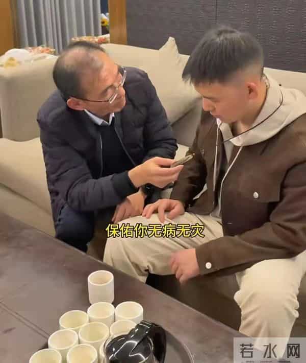 谢岳为浩男庆27岁生日，礼物不贵场面却足够煽情，郑琴现身引热议