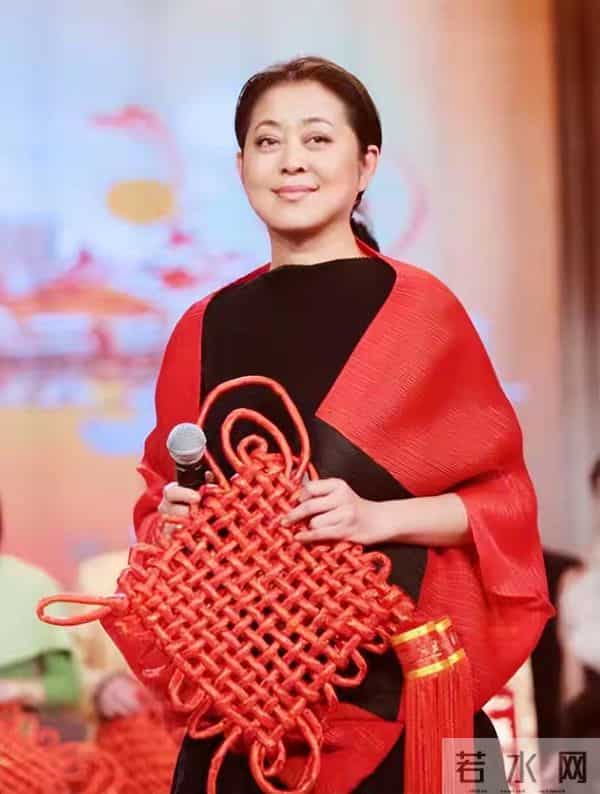 66岁的倪萍没想到，自己40岁的导演继子，如今终于可以为她争光了