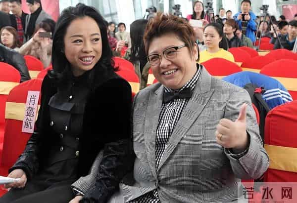 真慈善不怕火光照：香港大埔大火，韩红的 1000 万打了多少黑粉的脸