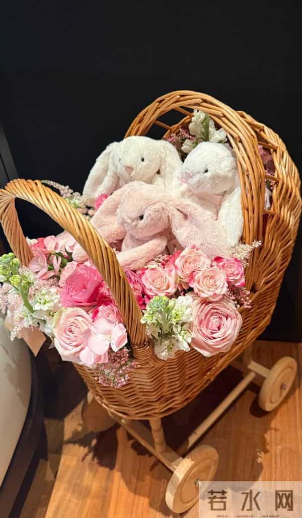 方媛庆小女儿满月，近照曝光又瘦又美，郭富城大方回应是否生四胎