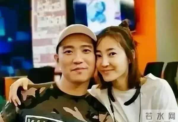 涉诈14亿，看到金条茅台法拉利被拍，才知道王丽坤夫妇活得多奢靡