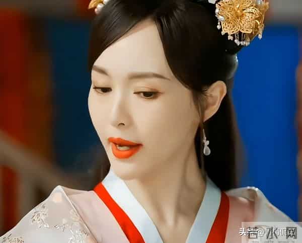 葬礼五天后唐嫣复工，法令纹凹陷状态憔悴，脸肿成发面馒头不敢认