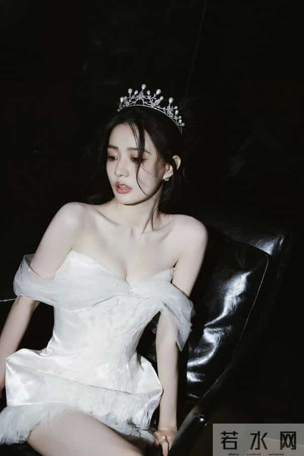 徐璐私服抹胸连衣裙 太美了