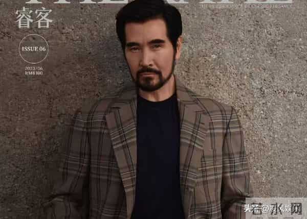 64岁费翔独居英国，房子自带超大花园，母亲去世后养猫为伴不孤单