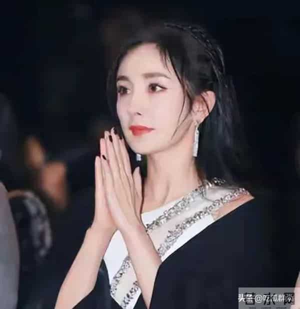 杨幂凭香港火灾后的特殊举动圈粉无数，口碑暴增连刘恺威都没料到