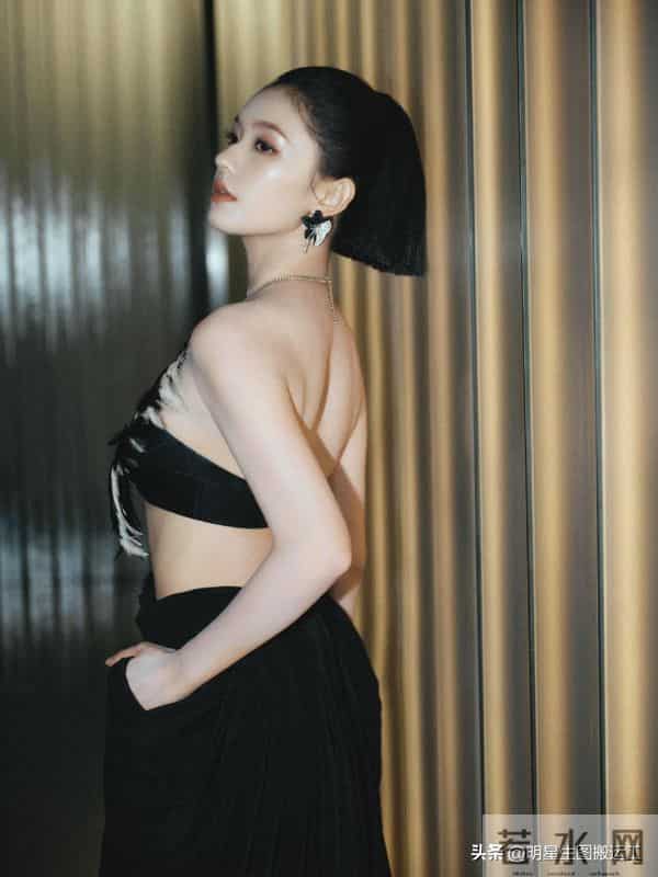 林允[舔屏][舔屏][抱一抱][抱一抱][抱一抱]好会盯啊