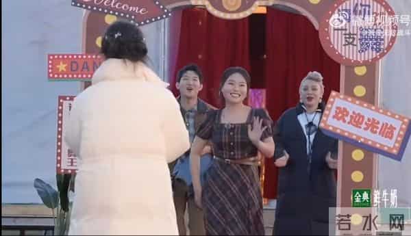 李雪琴暴瘦30斤惊艳全场！瘦身秘诀曝光，网友：比贾玲变化还震撼