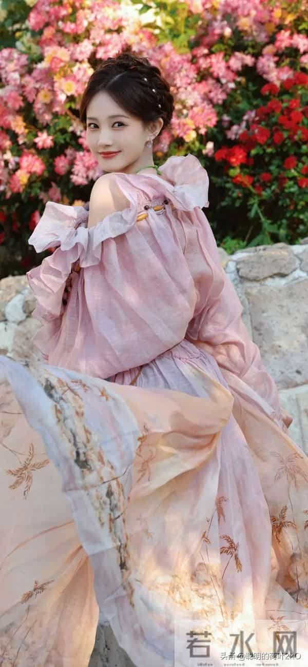 李一桐魅力笑容