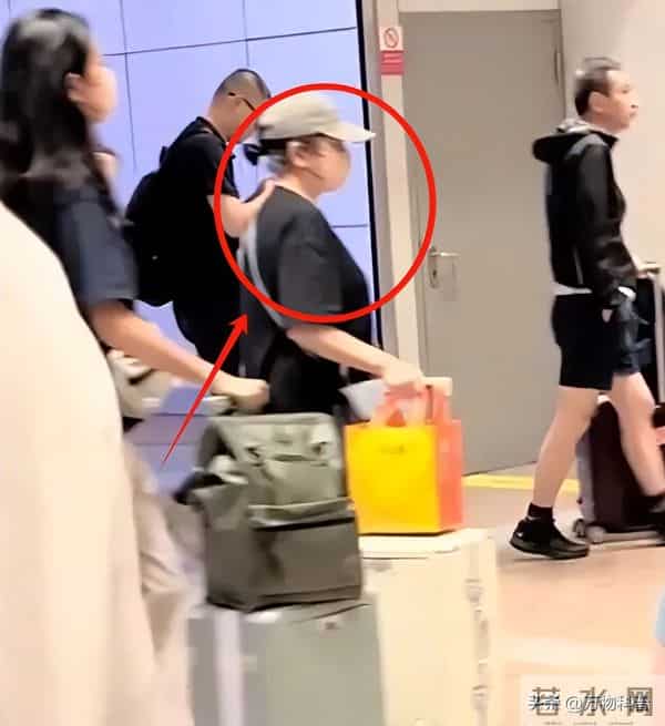 57岁江珊近照曝光，脸垮嘴斜，满头白发，女神成老太，让人太心酸