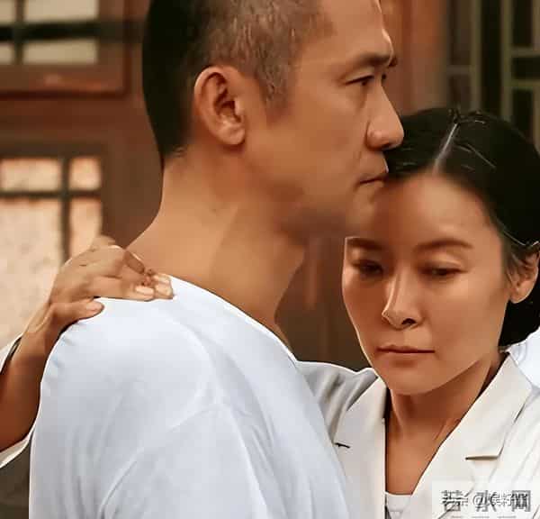 家世显赫的她，18岁开始就男人不断，如今年过半百还没“玩够”！