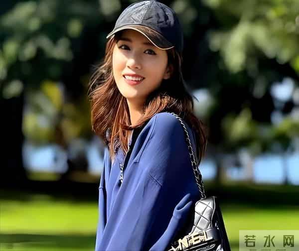 李念带3个孩子去美国，给13岁女儿买打折裙子，三代人同住大别墅