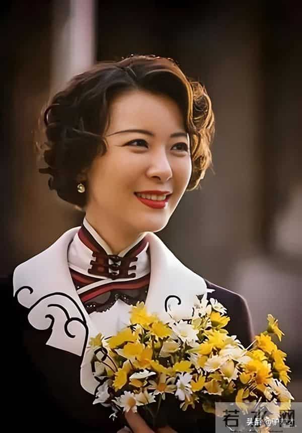 18岁开始男人不断，半百还没玩够，“人间尤物”柯蓝终遭“反噬”