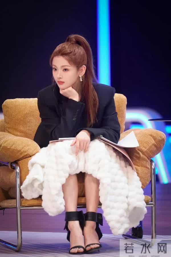 杨超越令人心动的offer造型[期待]超越妹妹可盐可甜