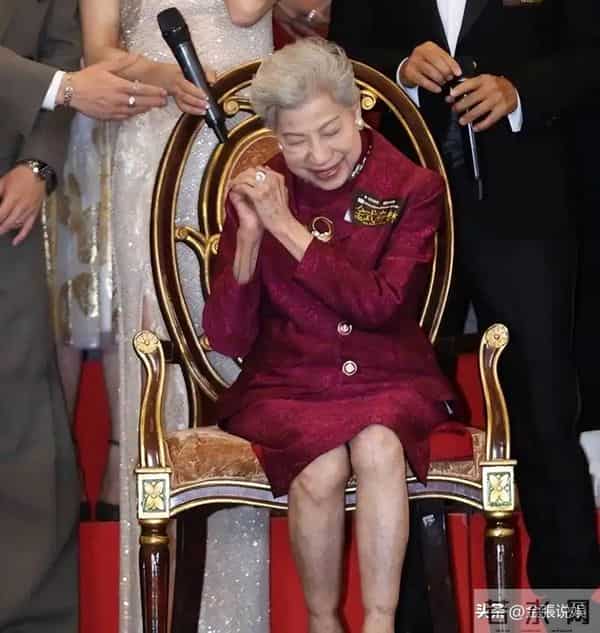 91岁TVB老戏骨被曝低调离巢，已被TVB官网除名，双方合作逾半世纪