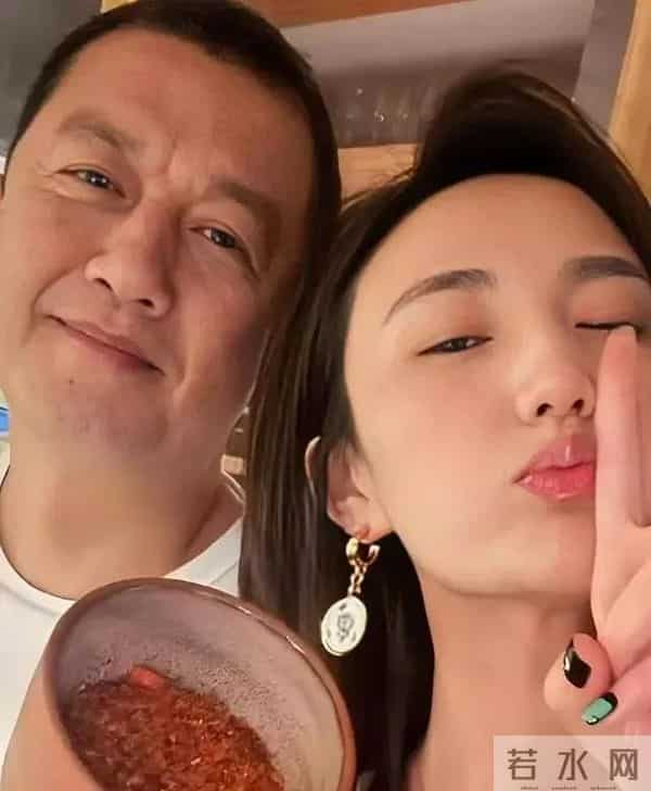 离婚后的金喜彻底开挂,从70平出租房搬进别墅,脱离李亚鹏更加好