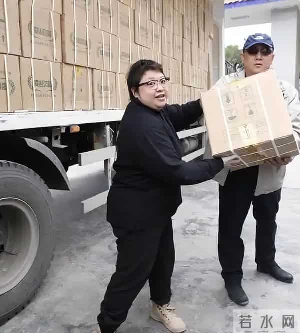 香港大火这次，5年前深陷“假慈善”风波的韩红，狠狠打脸举报者