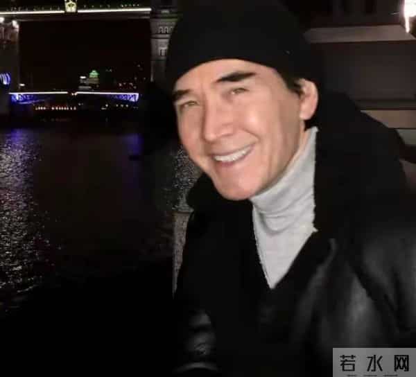 一步错步步错，64岁费翔独居英国20年 吃速冻饺子，母亲强势 婚姻难