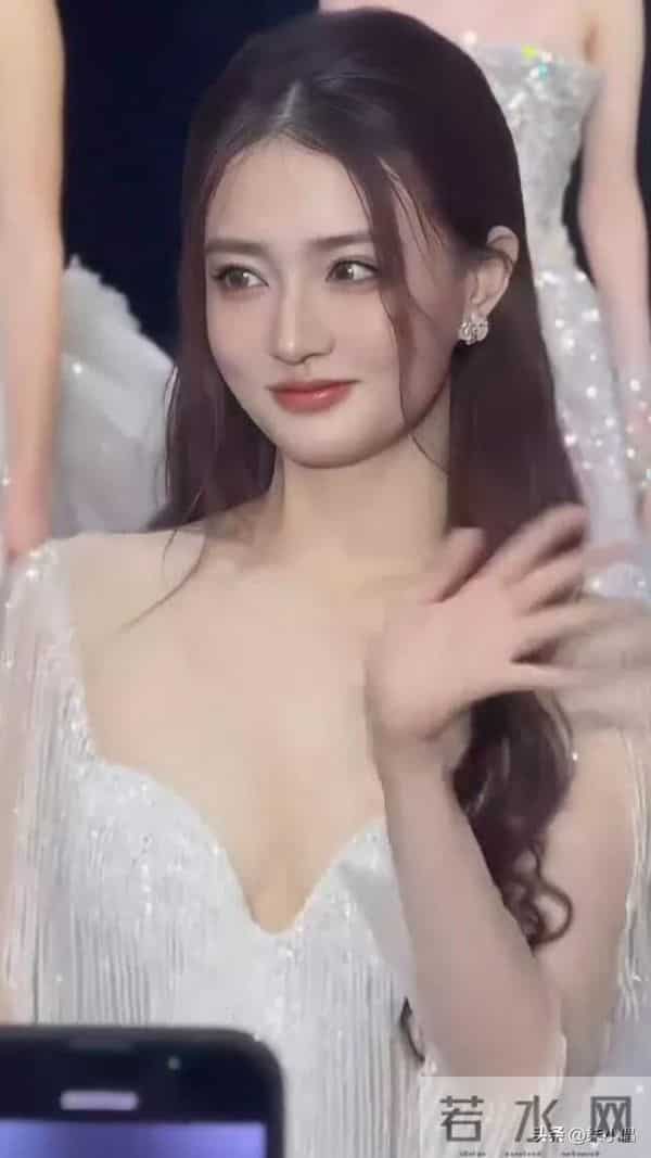 徐璐｜最近很出圈，很性感