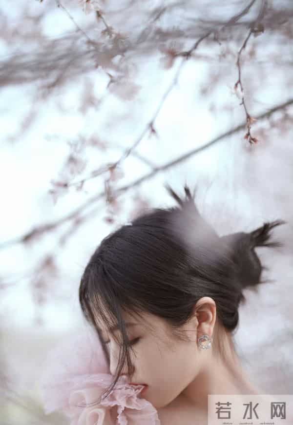 李兰迪粉色桃花下纱裙唯美