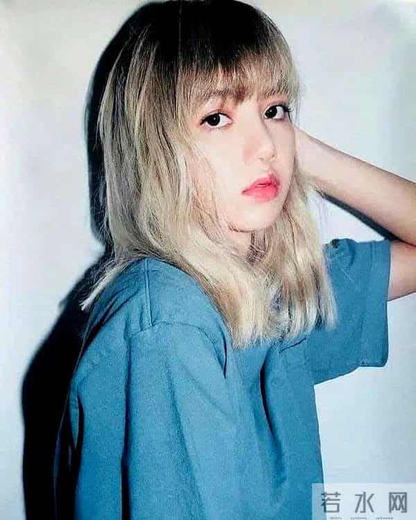 Lisa演出造型频繁露臀蛋，把低俗当成性感，疯马秀对她的影响太大