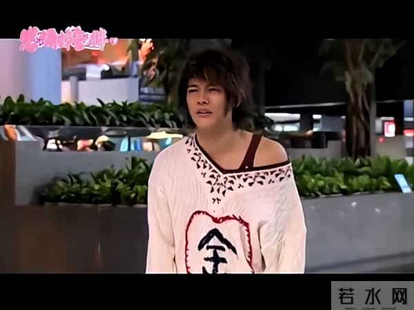 44岁“汪大东”颜值下跌，生图显老胡茬明显，牙齿不齐帅感全无