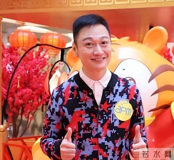终于等到！61岁香港知名男星宣布再婚，恋爱十年终成正果！