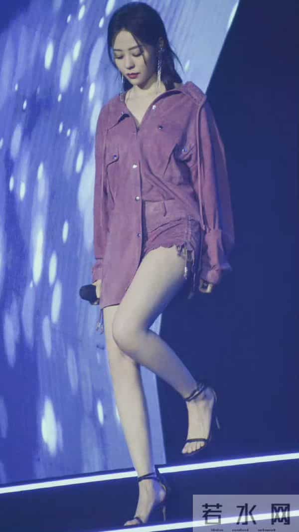 张靓颖绝对好腿