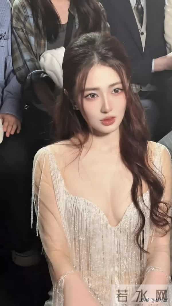 徐璐｜最近很出圈，很性感