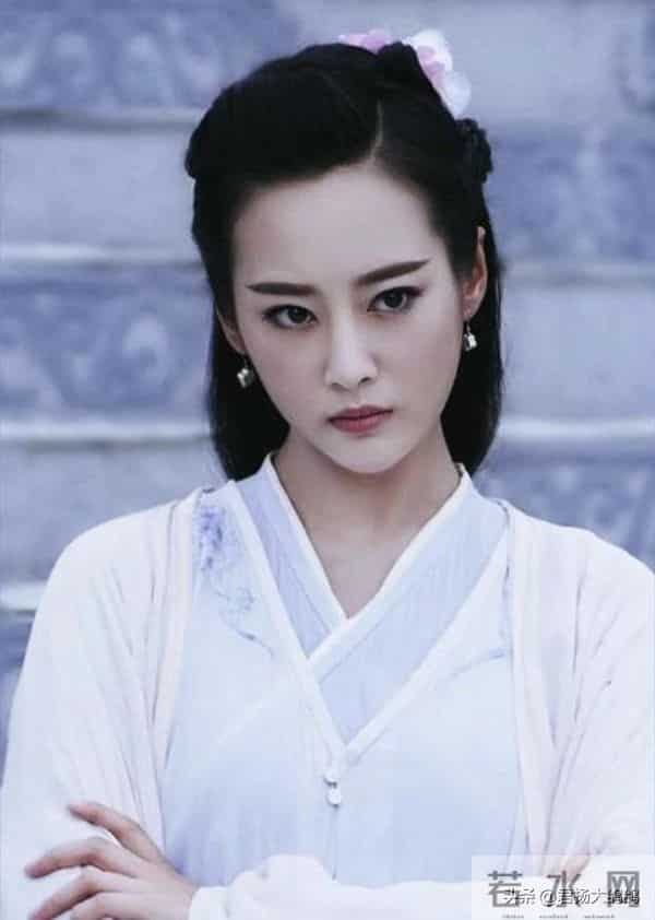 原来他俩是夫妻，官宣结婚不到两个月，她就演《大生意人》再翻红