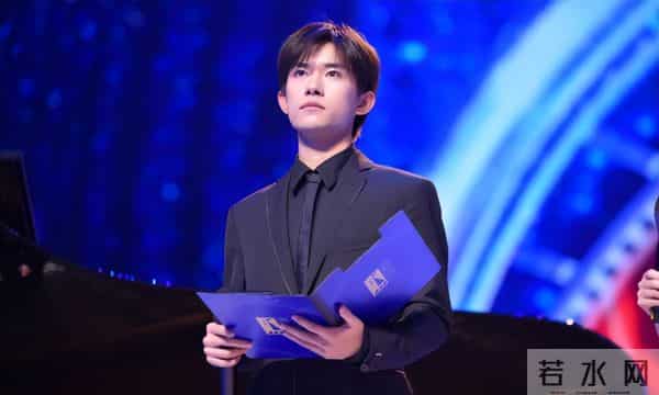 收手吧钟汉良，眼窝塌陷、疲态尽显，谁要看50岁的中老年谈恋爱？