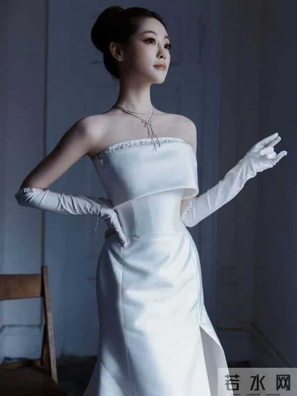 祝绪丹白色抹胸裙