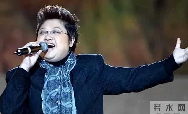 人在做天在看，韩红五年前被网友举报私吞巨款 如今坐着也有“错”