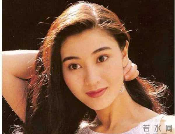 靠妹妹李嘉欣介绍，嫁给十亿富豪的李嘉明，一家人都不是省油的灯