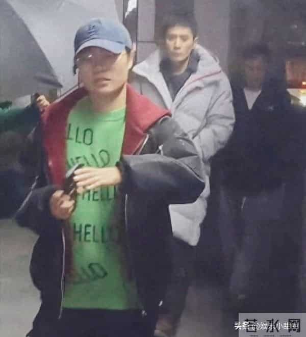 山城惊现“冻龄男神”！刘烨47岁面容似小伙，路人镜头下太帅了！