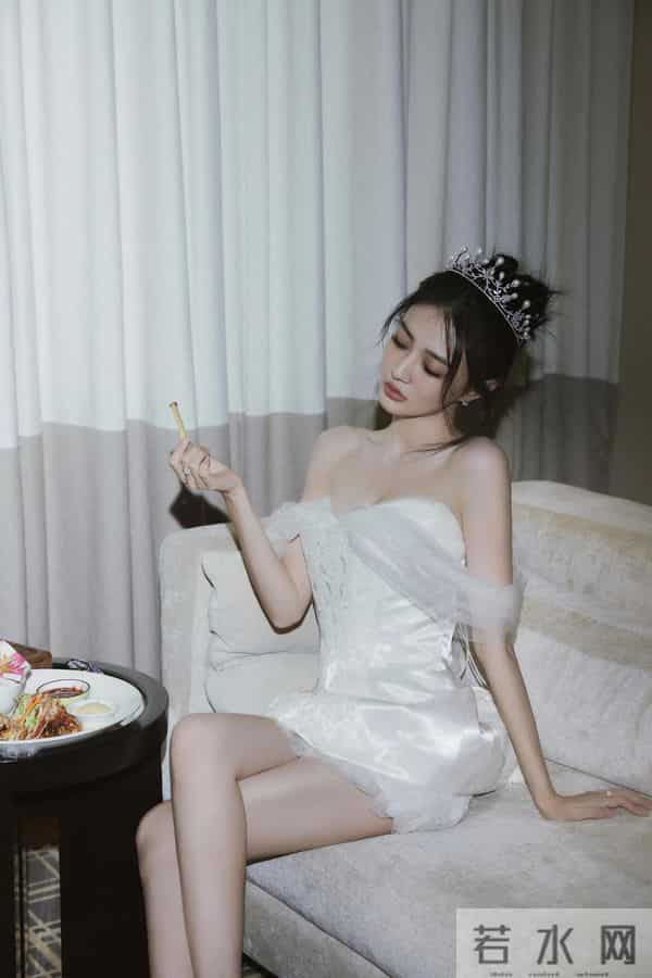 徐璐私服抹胸连衣裙 太美了