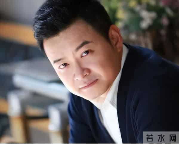 曾是央视名嘴，31岁赴美国，如今50岁现状如何了