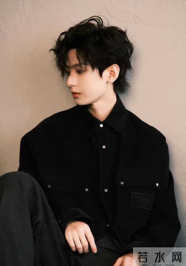 知名男星突发意外!威亚失控后脑勺被撞，当场倒地不起，细节曝光