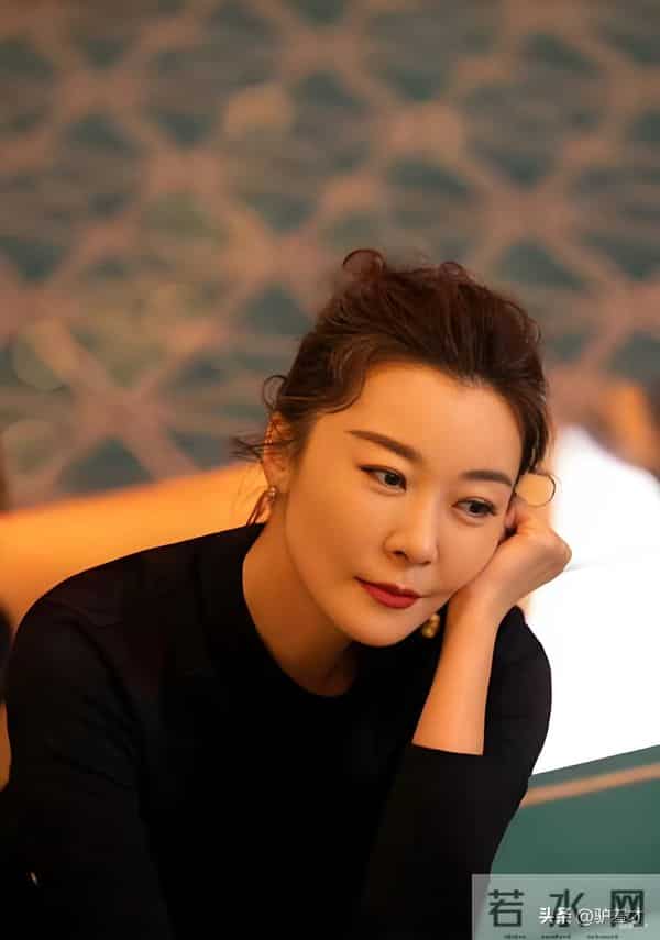 18岁开始男人不断，半百还没玩够，“人间尤物”柯蓝终遭“反噬”