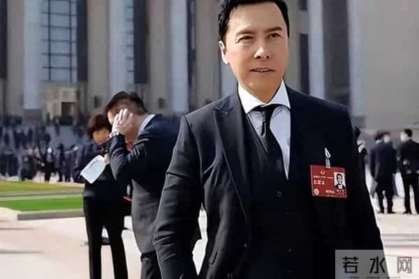 甩锅内地，吃相难看！香港火灾后，甄子丹夫妇一个举动，全网翻车