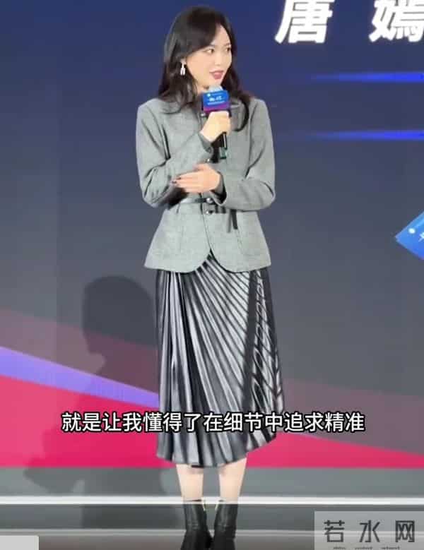 唐嫣复工状态不佳，脸肿胀不敢认私下没少哭，不停补妆也难掩疲惫