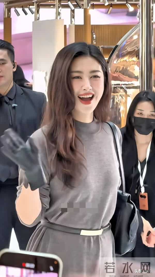 澳门偶遇朱珠，好明艳动人的一张脸！集风情万种，优雅知性于一身