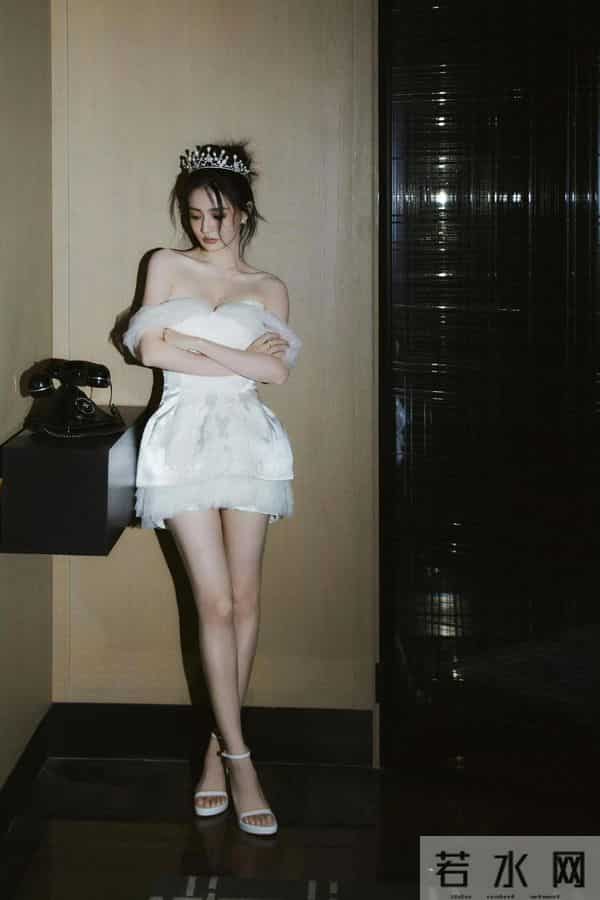 徐璐私服抹胸连衣裙 太美了