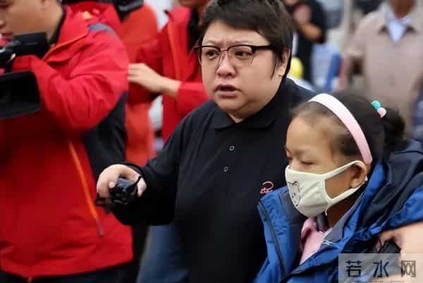 香港大火这次，5年前深陷“假慈善”风波的韩红，狠狠打脸举报者