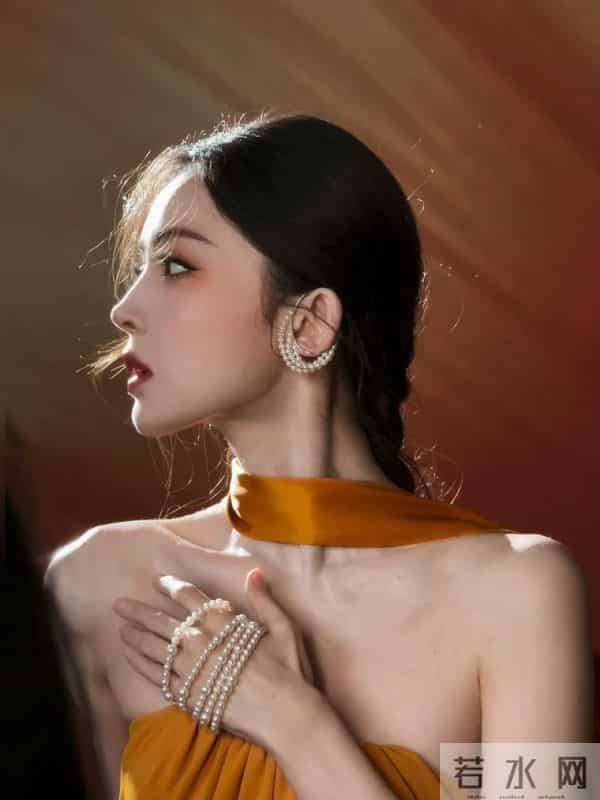 娜扎黄色抹胸长裙