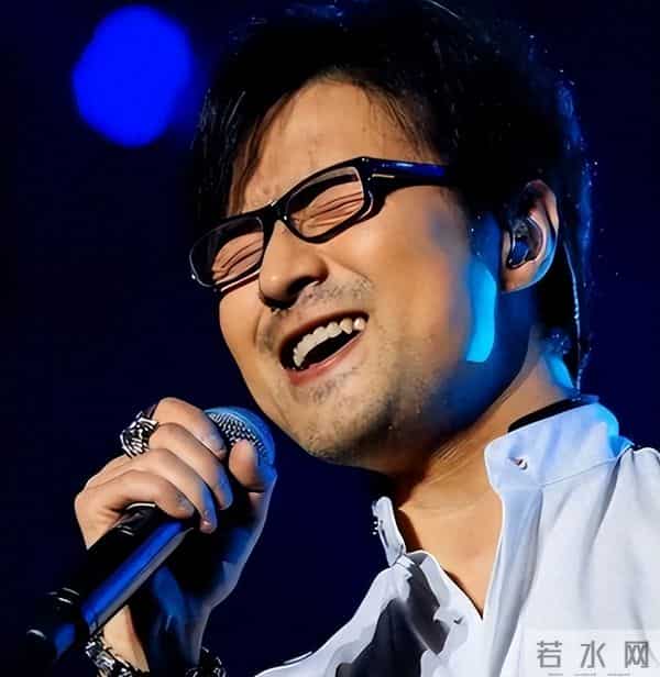 喜讯传来！54岁汪峰喜当“老丈人”，女儿小苹果如今过得很甜蜜