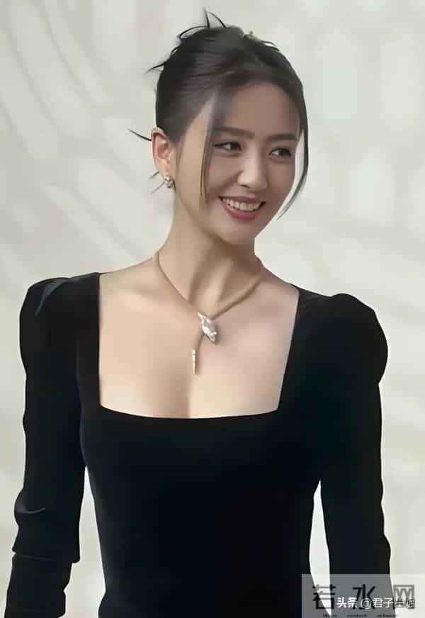 41岁佟丽娅太美了，身材依旧太丰满，啥秘密保养的这么好啊羡慕