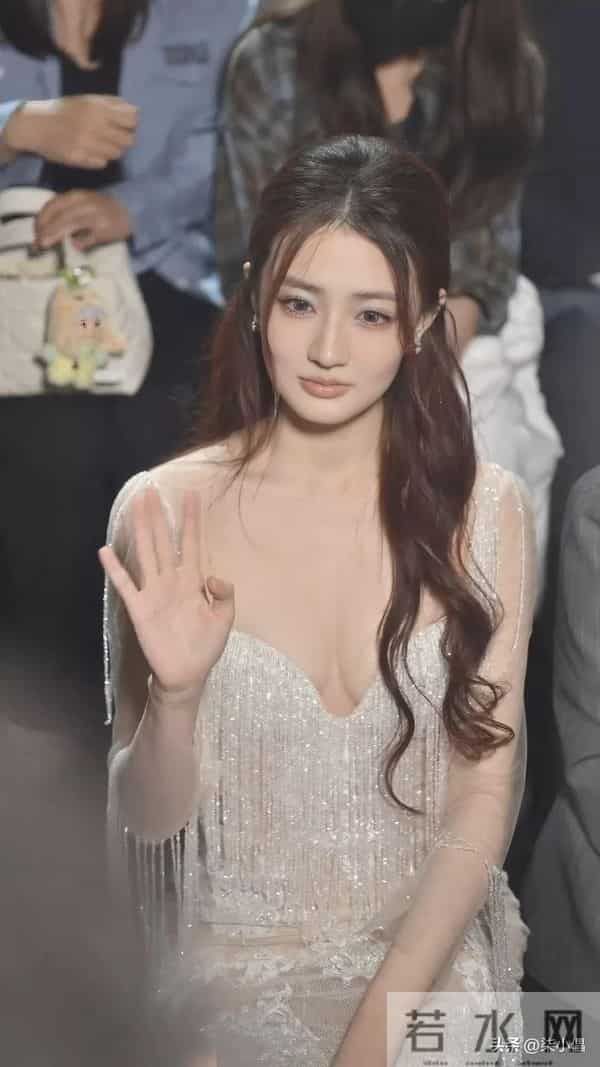 徐璐｜最近很出圈，很性感